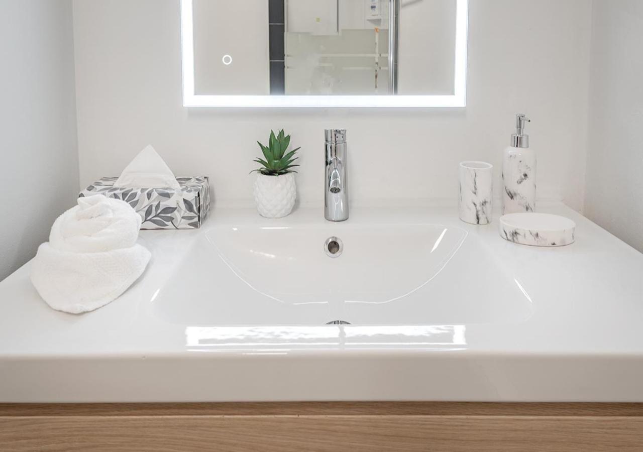 Apartamento Luxurious 3bd In Heart Of Downtown Free Parking On-site 5 Min Walk To Bell Center *