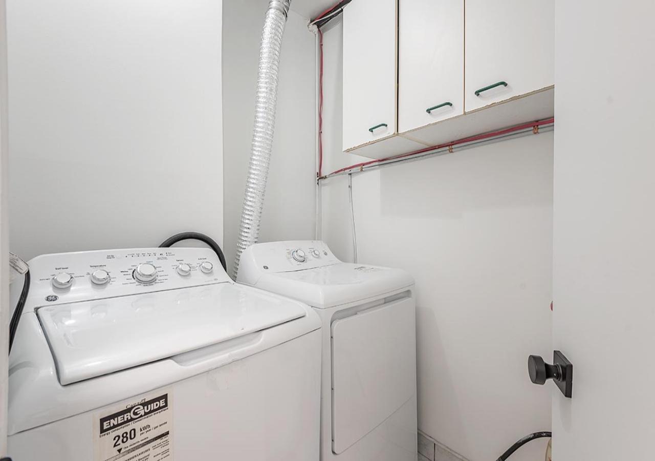 Luxurious 3bd In Heart Of Downtown Free Parking On-site 5 Min Walk To Bell Center Apartamento
